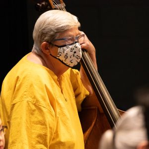 Jennifer Macdonald, bass