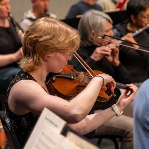 Sarah Cushnie, violin